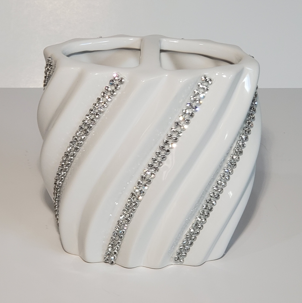 Bella Lux Toothbrush Holder Brand New